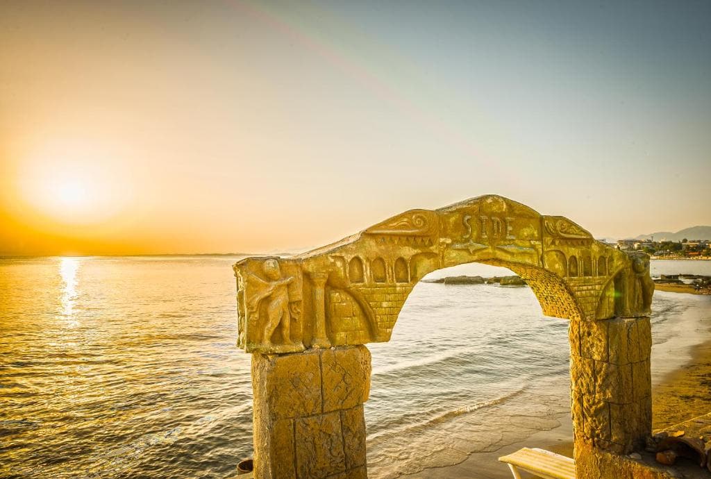 Leda Beach Hotel - 40