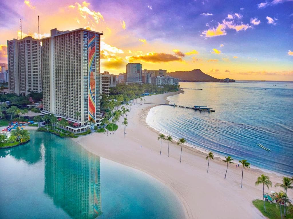 Hilton Hawaiian Village Waikiki Beach Resort - 12