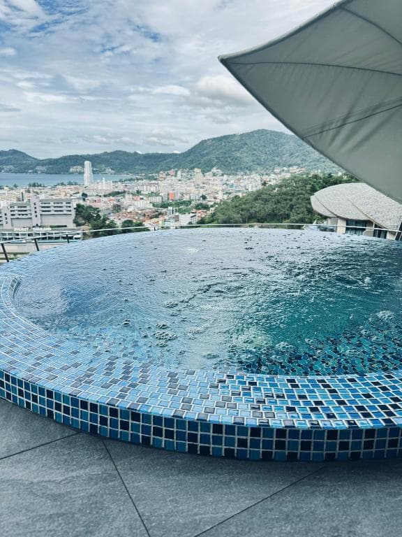 Patong Bay Hill Resort - 39