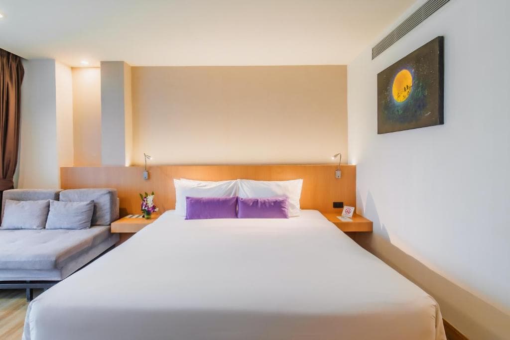 Hotel The Lunar Patong - 19