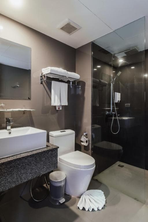 Hotel The Lunar Patong - 24