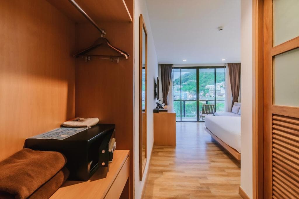 Hotel The Lunar Patong - 32