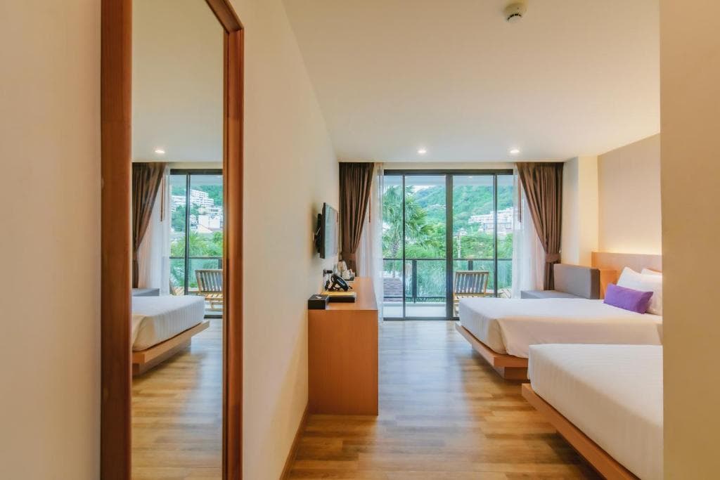 Hotel The Lunar Patong - 36