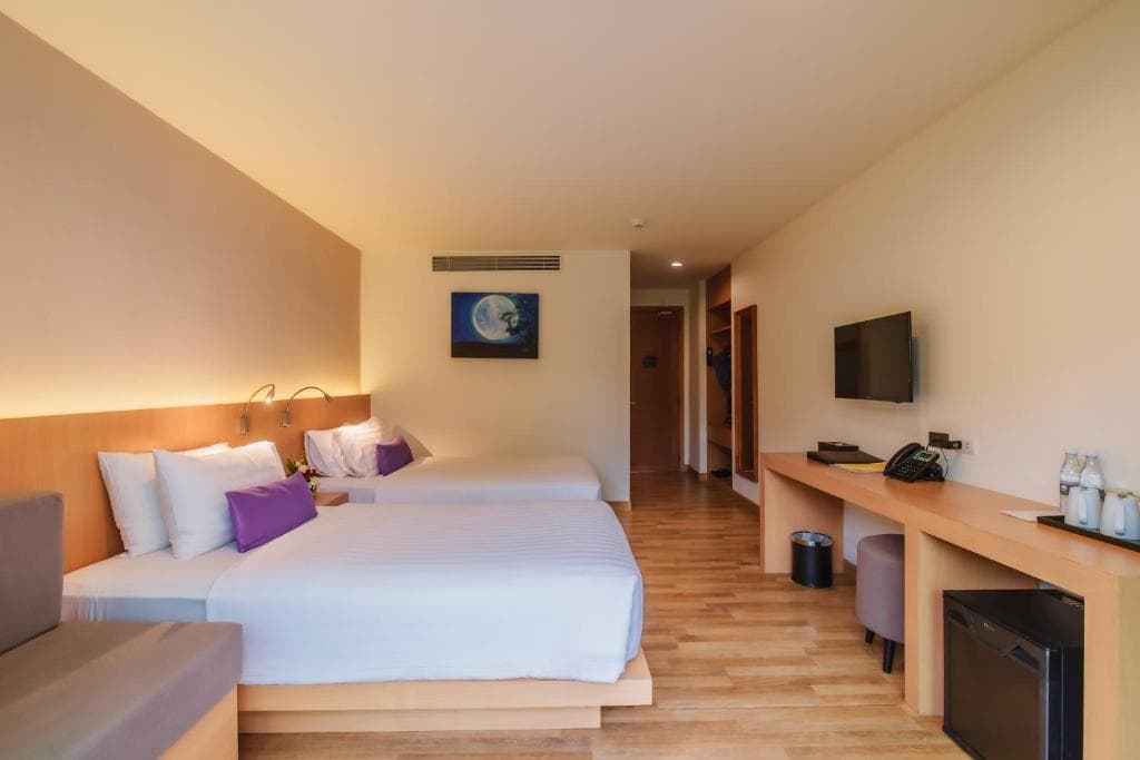 Hotel The Lunar Patong - 38