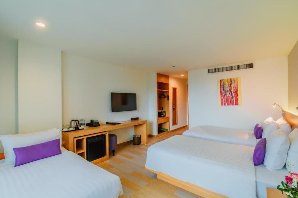 Hotel The Lunar Patong - 44