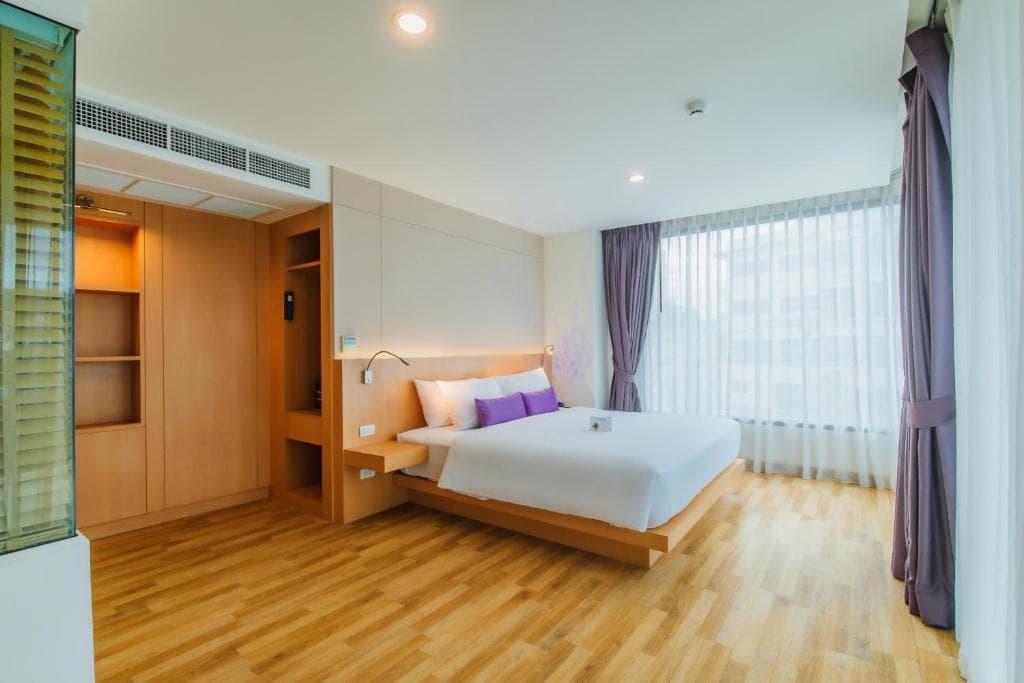 Hotel The Lunar Patong - 56