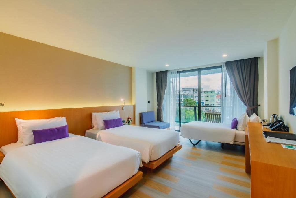 Hotel The Lunar Patong - 58