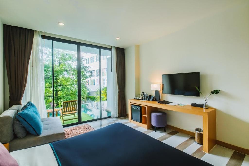 Hotel The Lunar Patong - 86