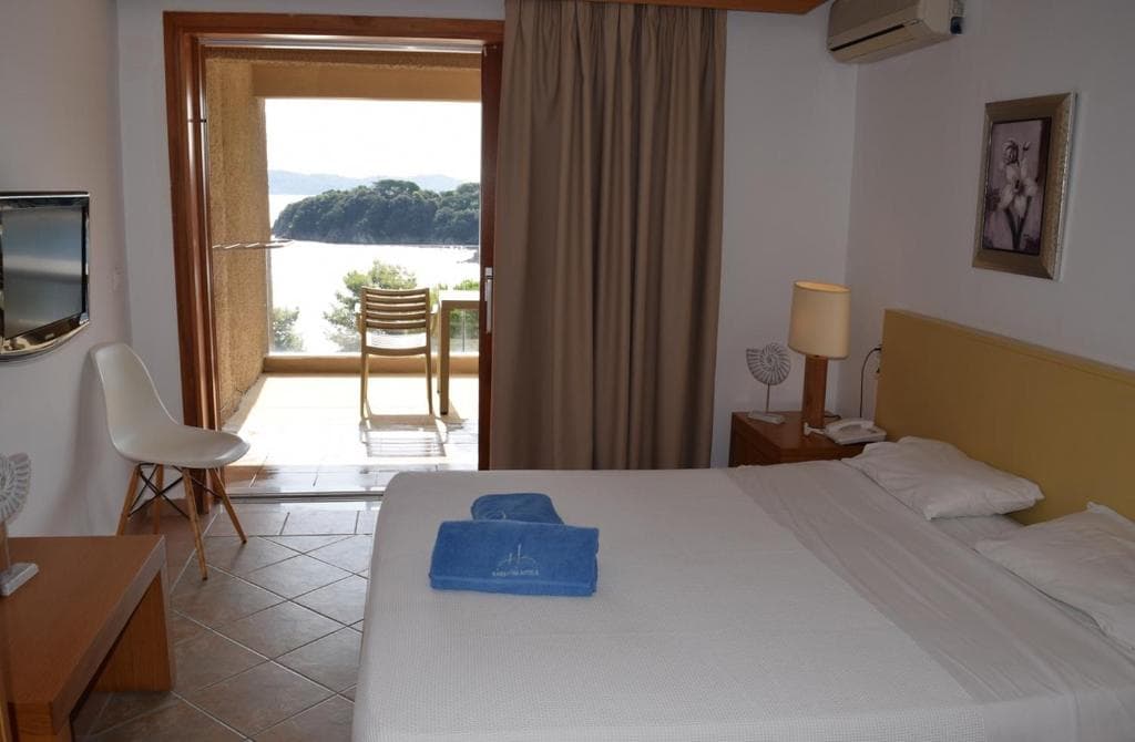 Cape Kanapitsa Hotel Suites - 29