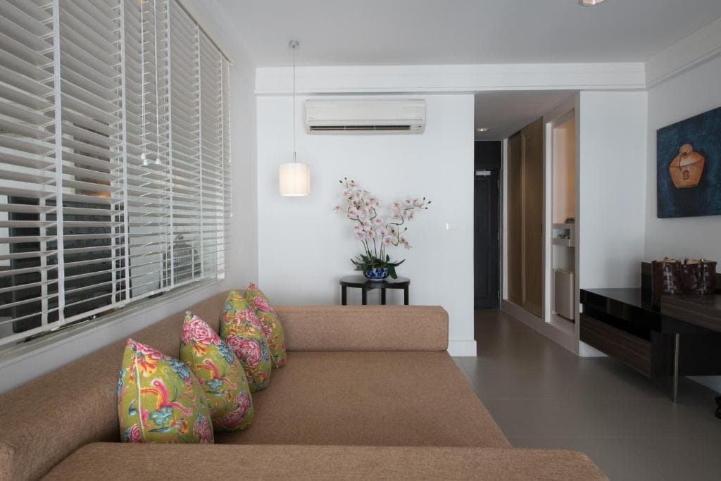 Sawaddi Patong Resort & Spa by Tolani - 11