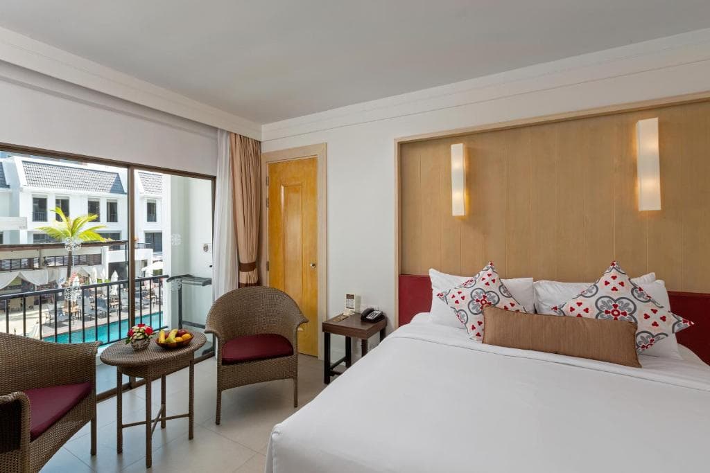 Sawaddi Patong Resort & Spa by Tolani - 14