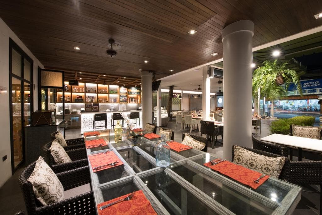 Sawaddi Patong Resort & Spa by Tolani - 39