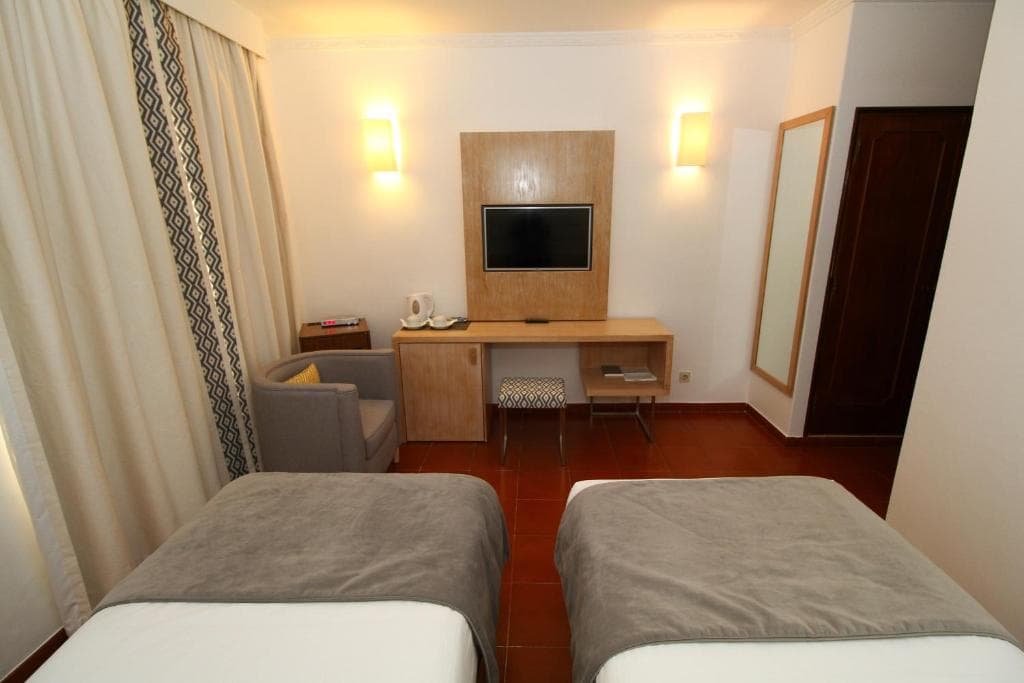 Best Western Hotel Dom Bernardo - 24