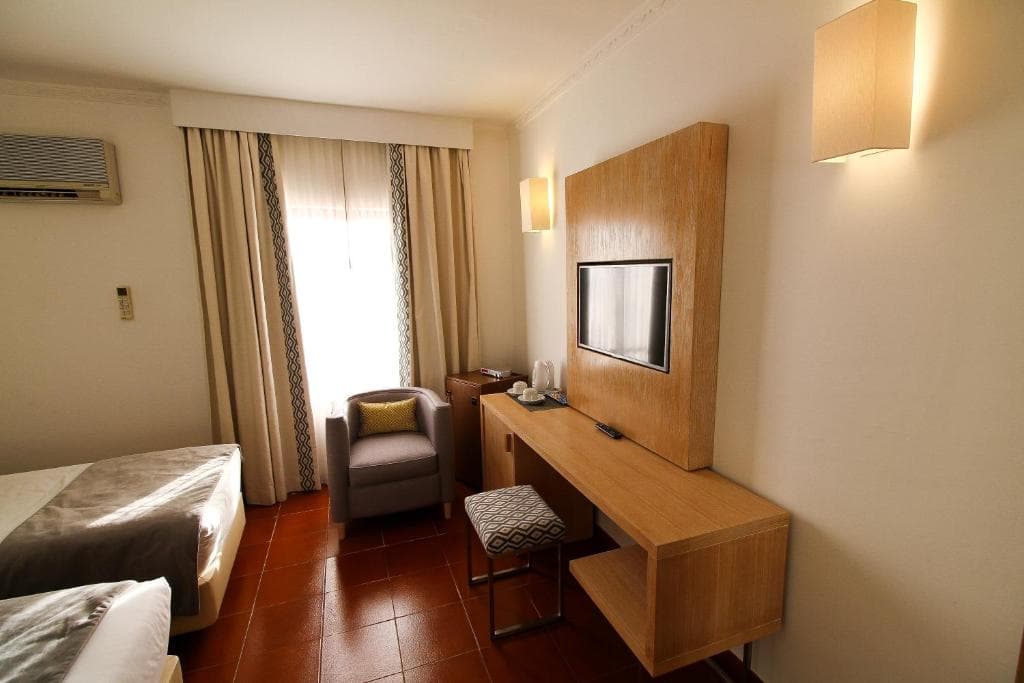 Best Western Hotel Dom Bernardo - 25