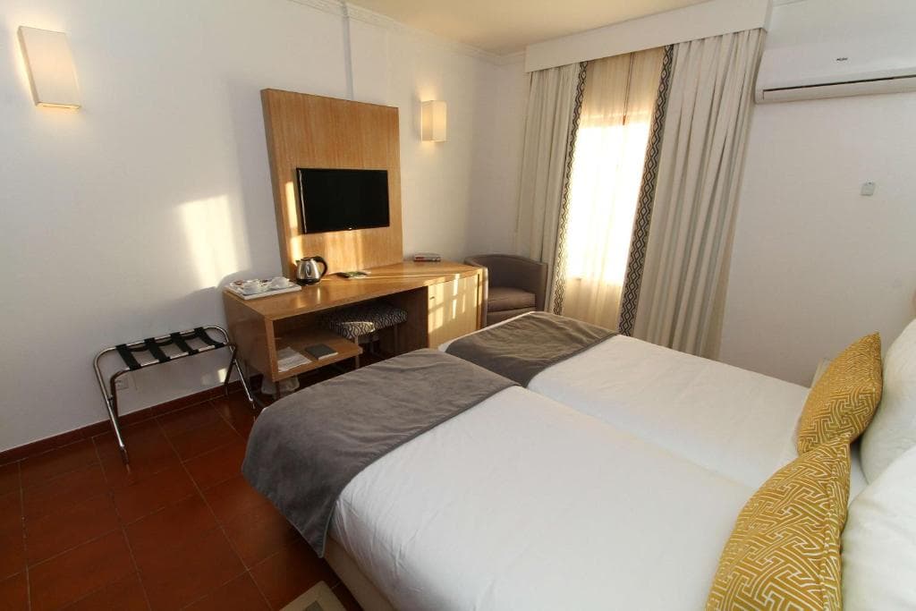 Best Western Hotel Dom Bernardo - 35