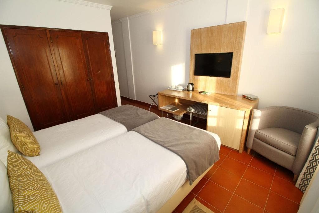 Best Western Hotel Dom Bernardo - 36