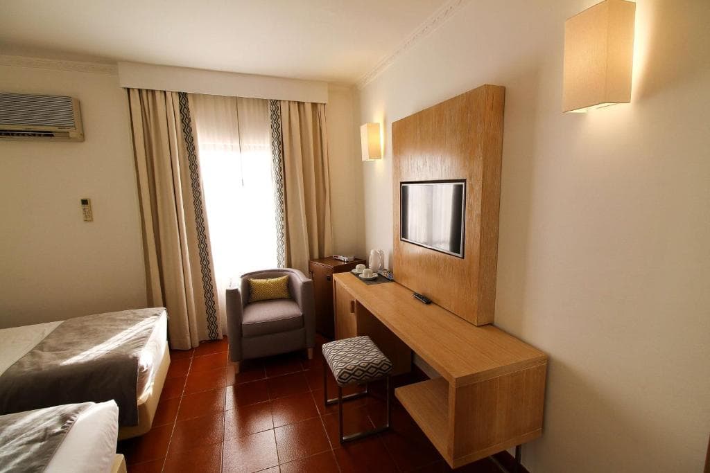 Best Western Hotel Dom Bernardo - 37