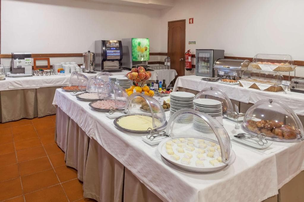 Best Western Hotel Dom Bernardo - 38
