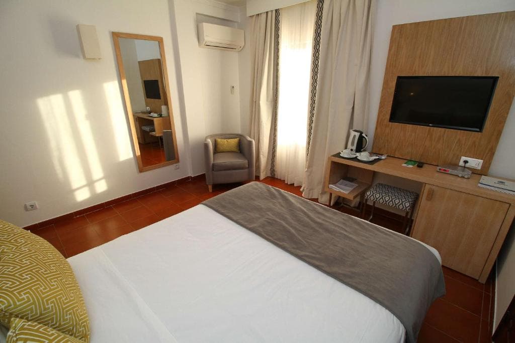 Best Western Hotel Dom Bernardo - 44