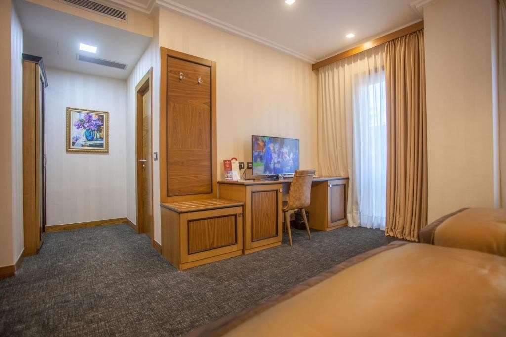 Hotel Colosseo Tirana - 41