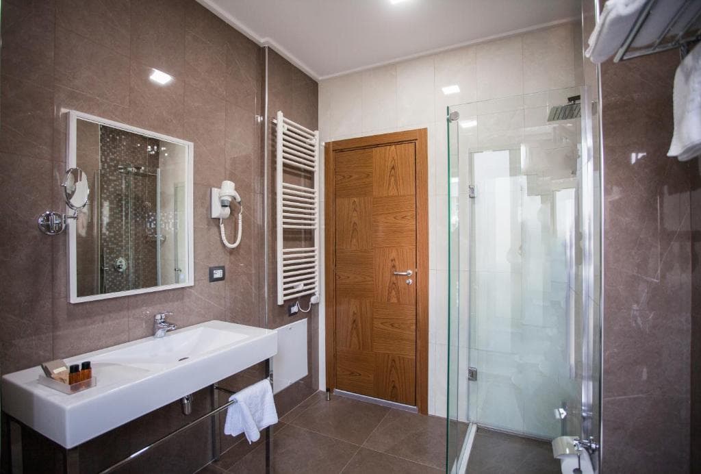 Hotel Colosseo Tirana - 42