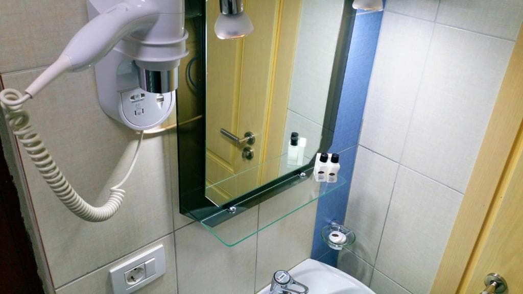 Hotel Capital Tirana - 4