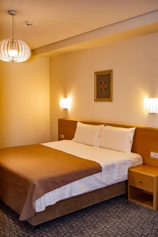 Hotel Airport Tirana - 12