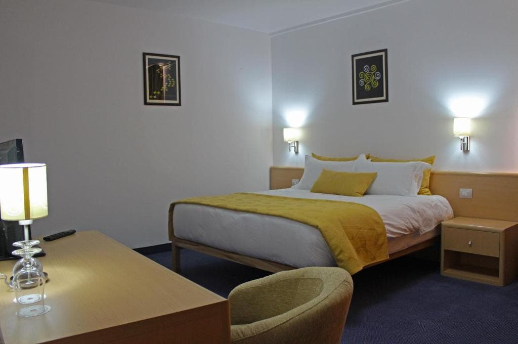 Hotel Airport Tirana - 44