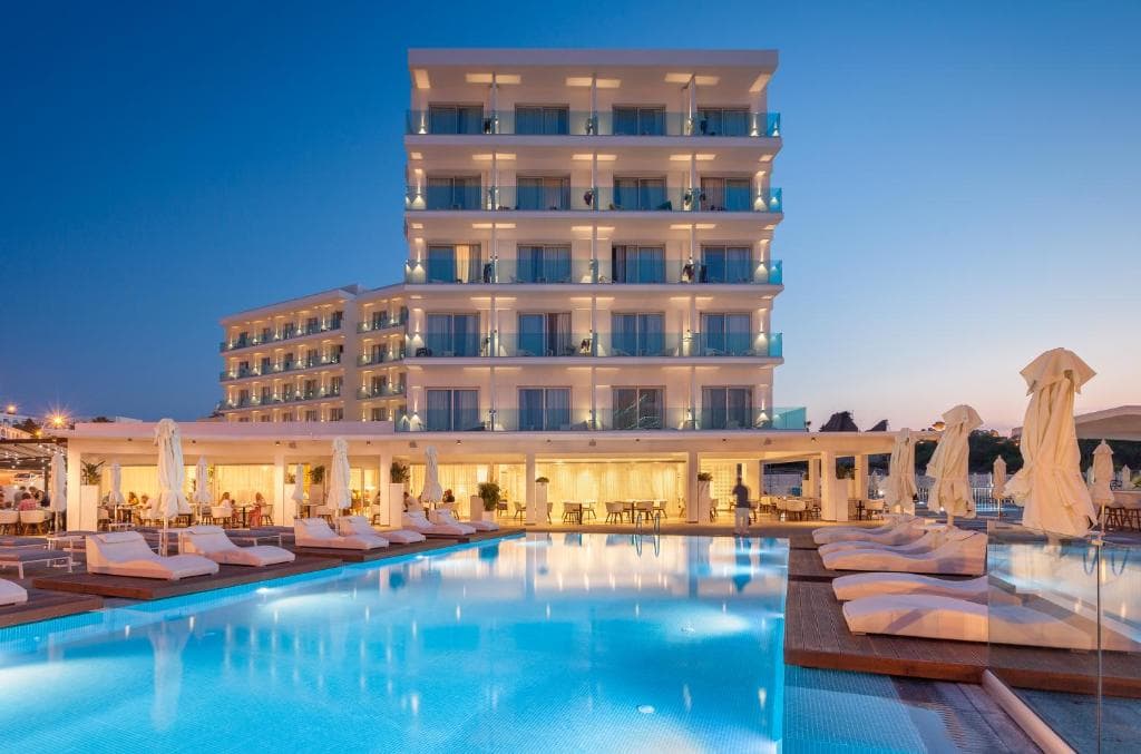 The Blue Ivy Hotel & Suites - 1