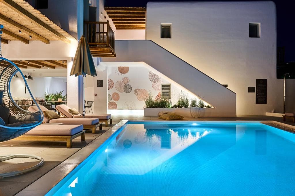Adorno Beach Hotel and Suites - 1