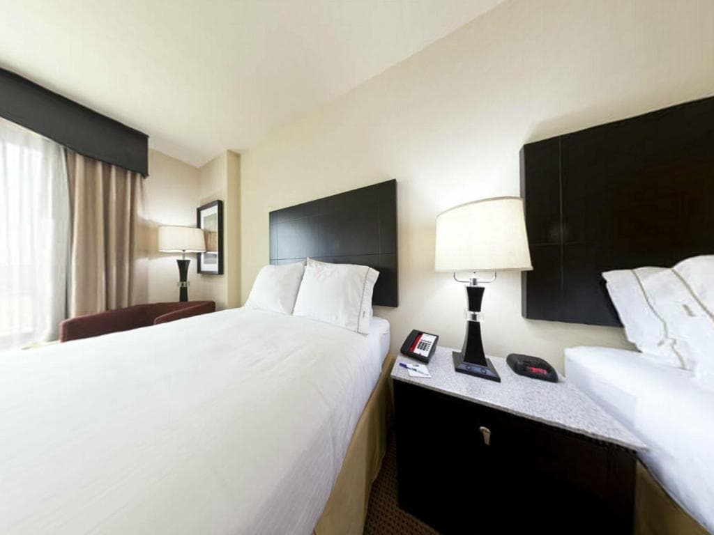 Holiday Inn Express Hotel & Suites Orlando International Drive - 2