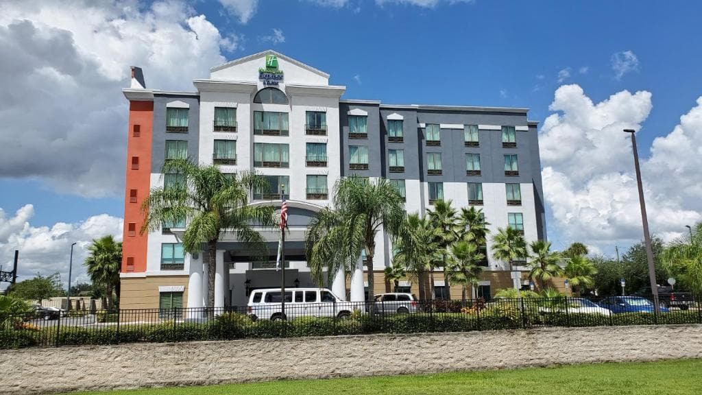 Holiday Inn Express Hotel & Suites Orlando International Drive - 1
