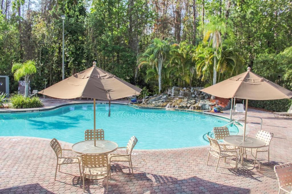 Parkway International across from Celebration by Diamond Resorts - 2