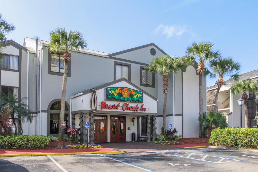 Parkway International across from Celebration by Diamond Resorts - 1