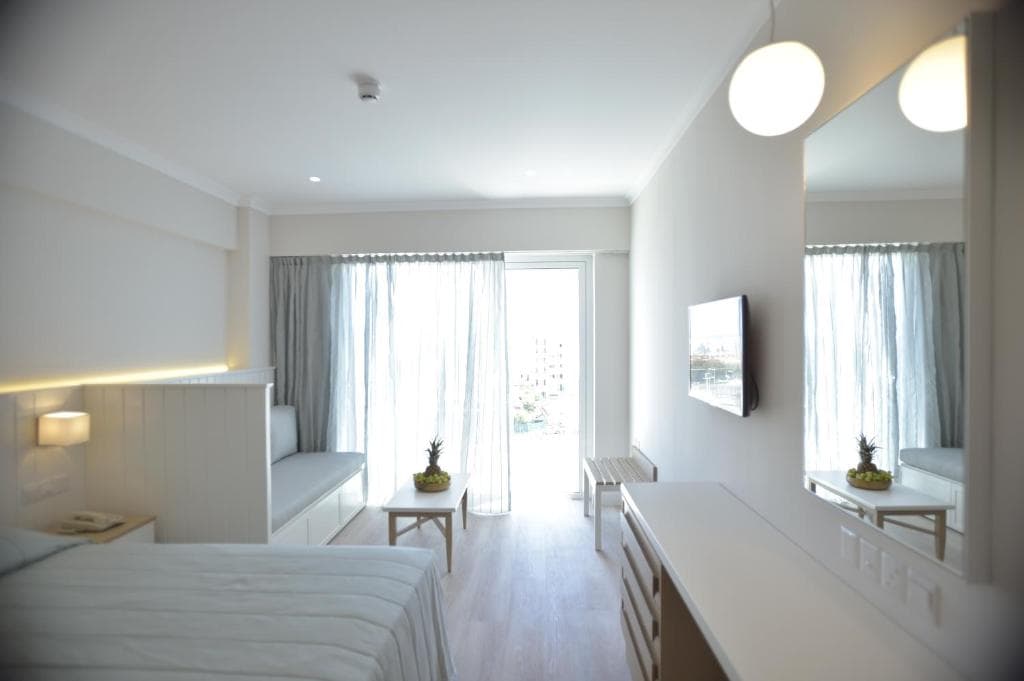 Sunrise Gardens Aparthotel - 11