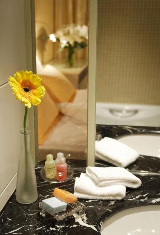 Cosmo Hotel Hong Kong - 3