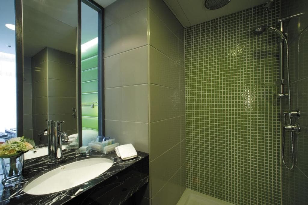 Cosmo Hotel Hong Kong - 10