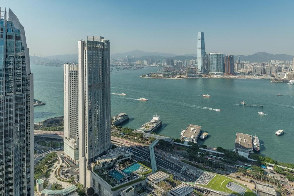 Four Seasons Hotel Hong Kong - 1