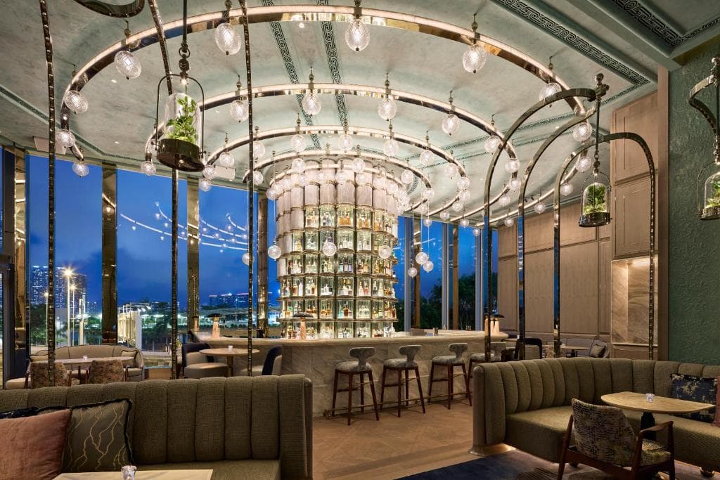 Four Seasons Hotel Hong Kong - 3