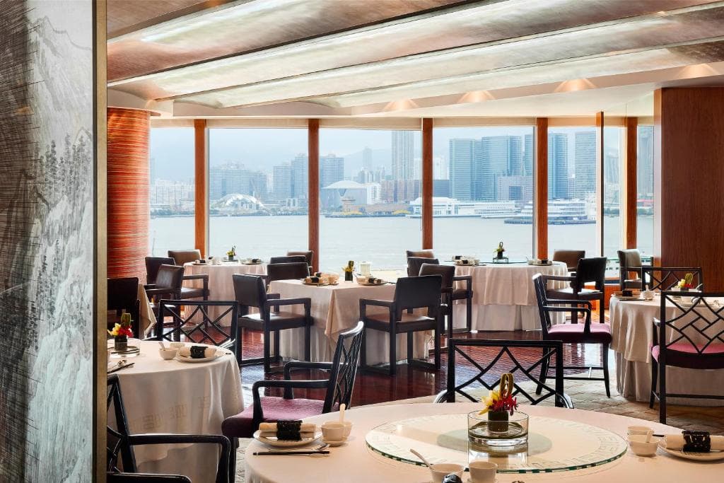 Four Seasons Hotel Hong Kong - 5