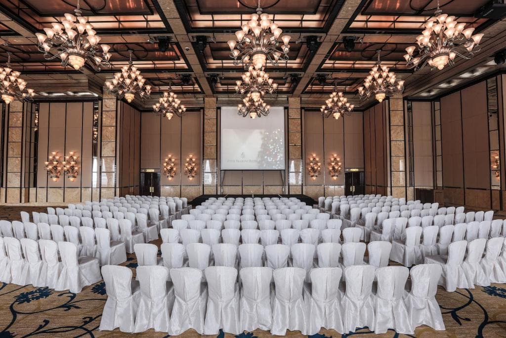 Four Seasons Hotel Hong Kong - 6