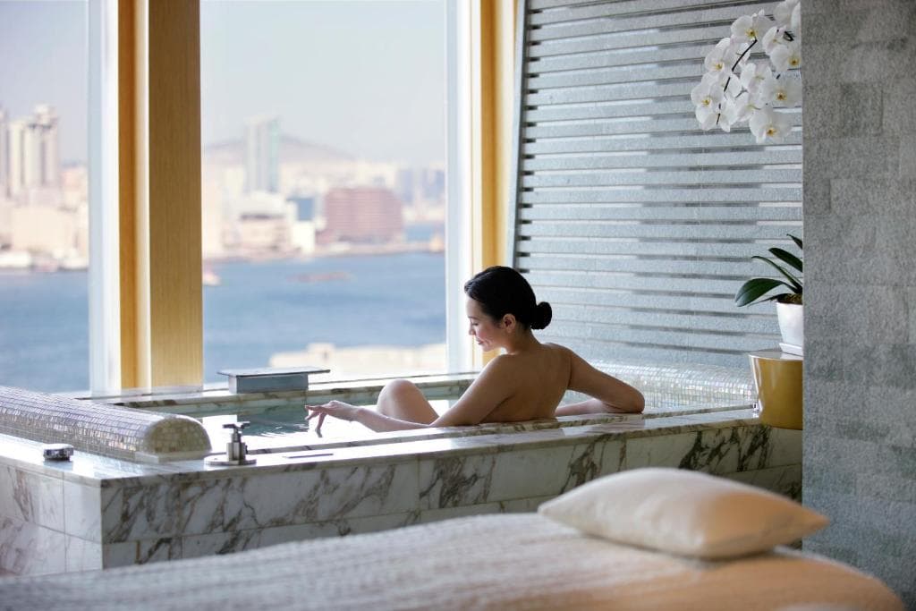 Four Seasons Hotel Hong Kong - 19