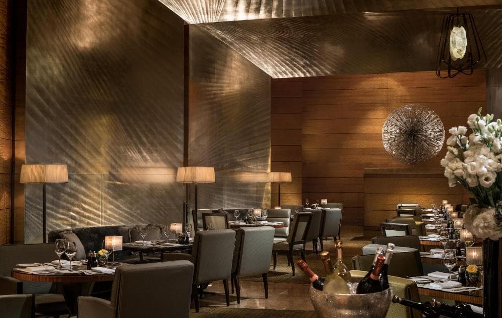 Four Seasons Hotel Hong Kong - 37