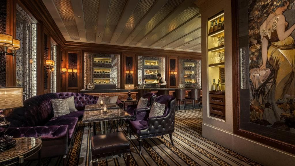 Four Seasons Hotel Hong Kong - 38