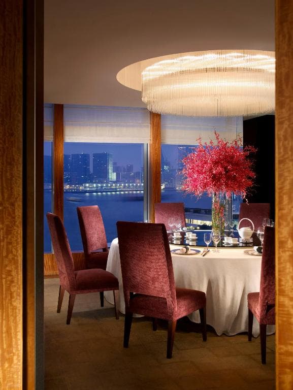 Four Seasons Hotel Hong Kong - 40