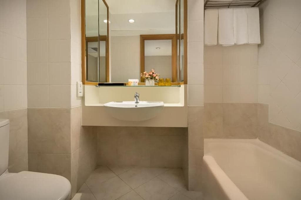 Ramada by Wyndham Hong Kong Grand View - 9