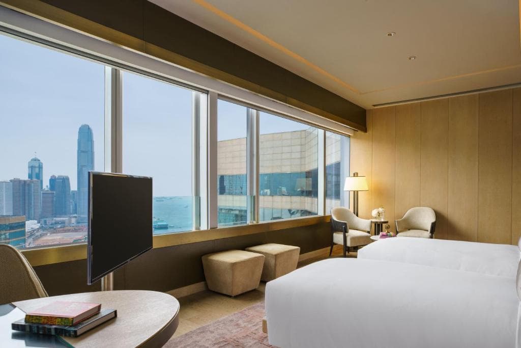 Renaissance Hong Kong Harbour View Hotel - 2