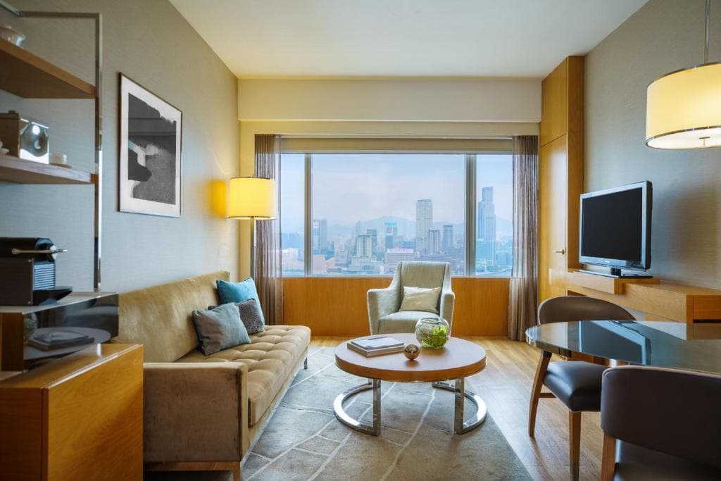 Renaissance Hong Kong Harbour View Hotel - 5