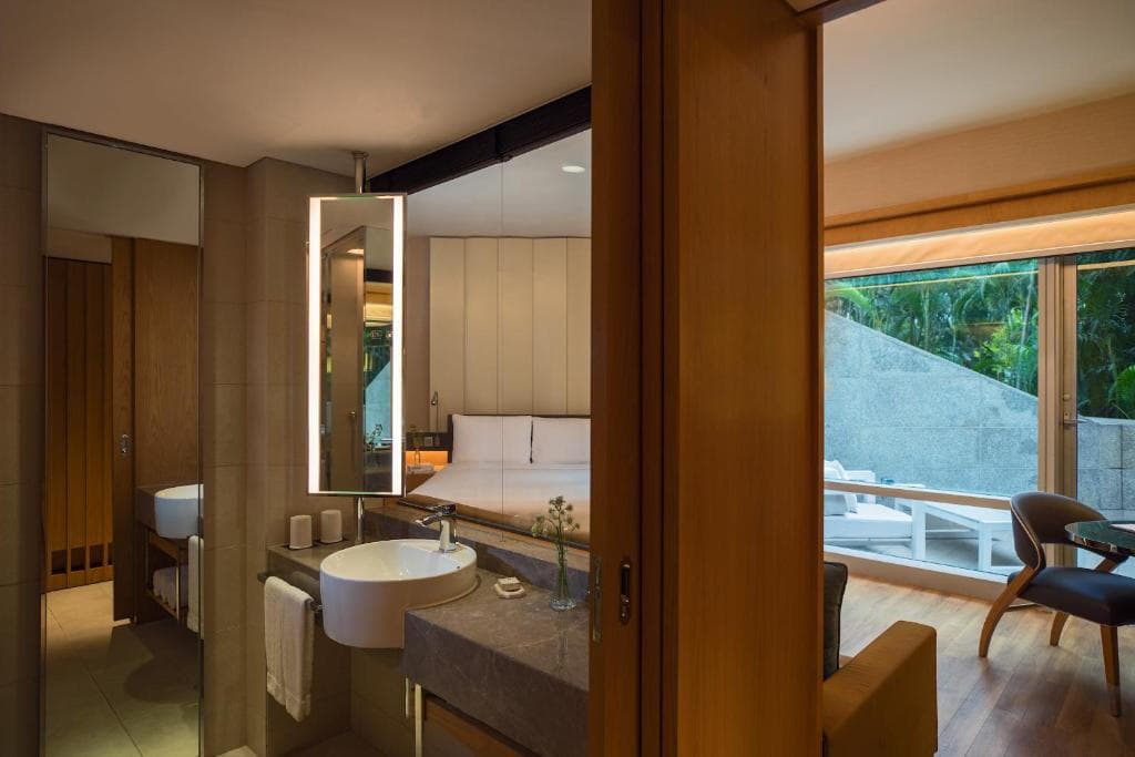Renaissance Hong Kong Harbour View Hotel - 13