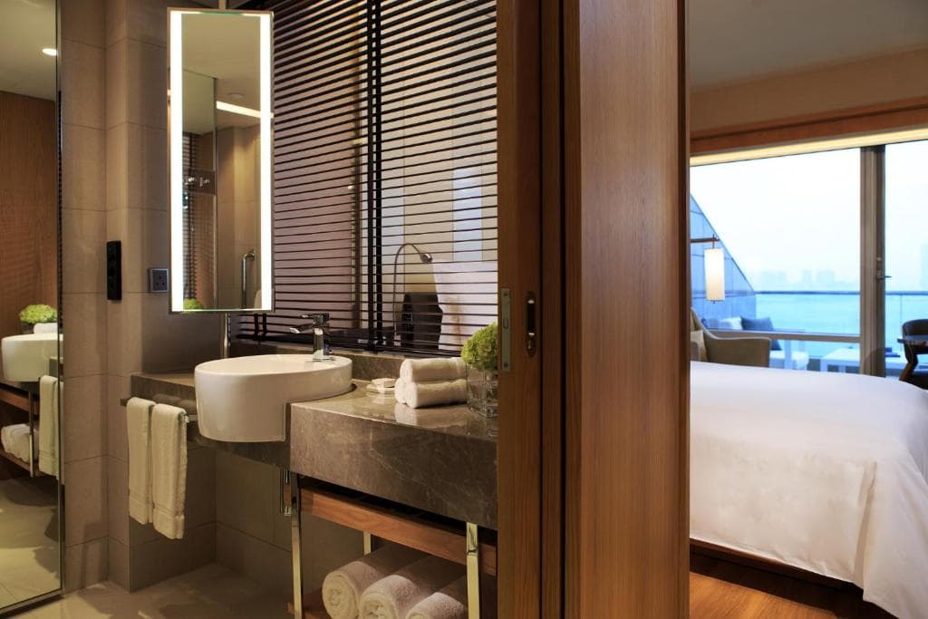 Renaissance Hong Kong Harbour View Hotel - 14